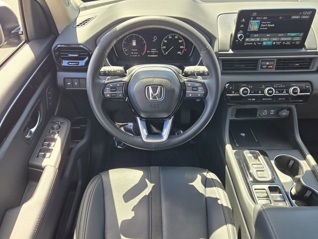 Used 2025 Honda Pilot Touring image 13