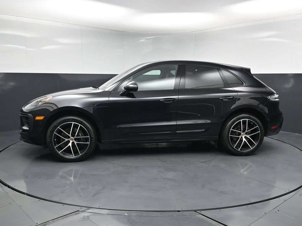 Certified 2025 Porsche Macan AWD/4WD image 2