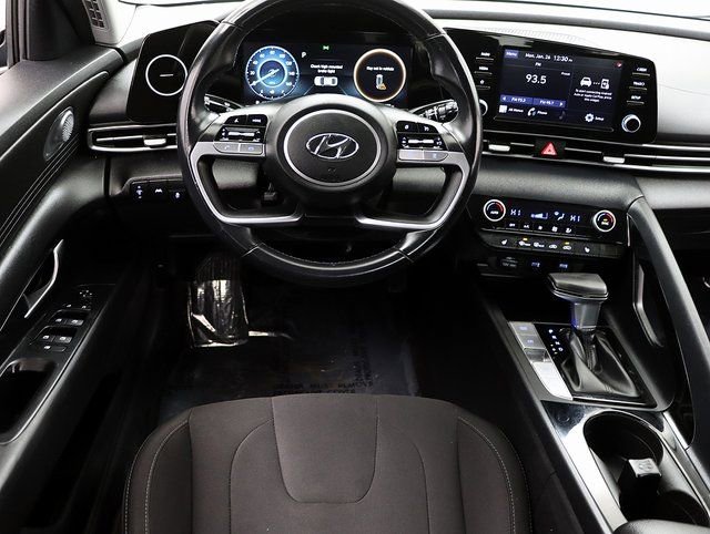 Used 2022 Hyundai Elantra SEL w/ Convenience Package image 13