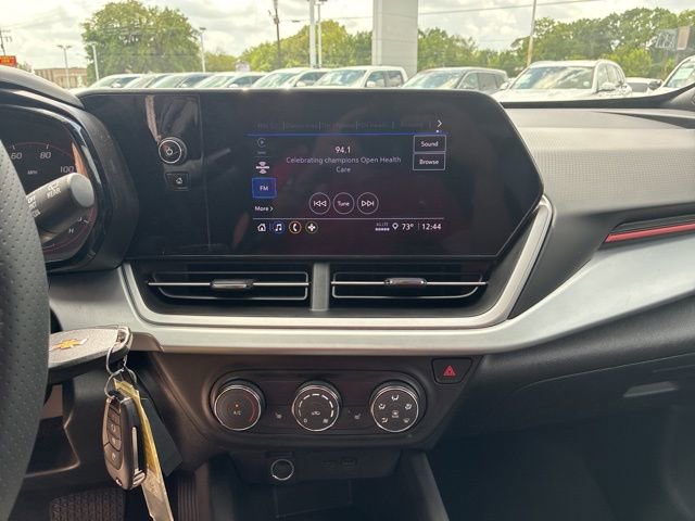 Used 2025 Chevrolet Trax RS w/ Sunroof Package image 25