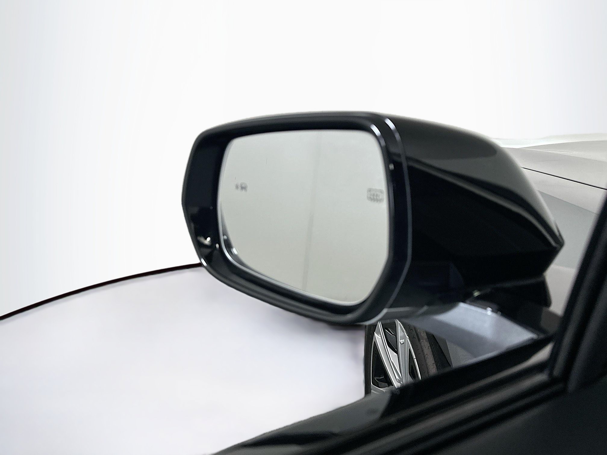 Used 2024 Cadillac Lyriq Tech RWD image 16