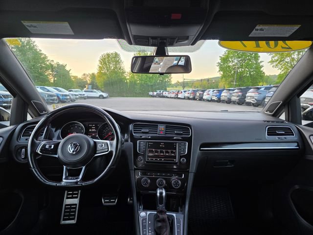 Used 2017 Volkswagen GTI SE FWD image 18