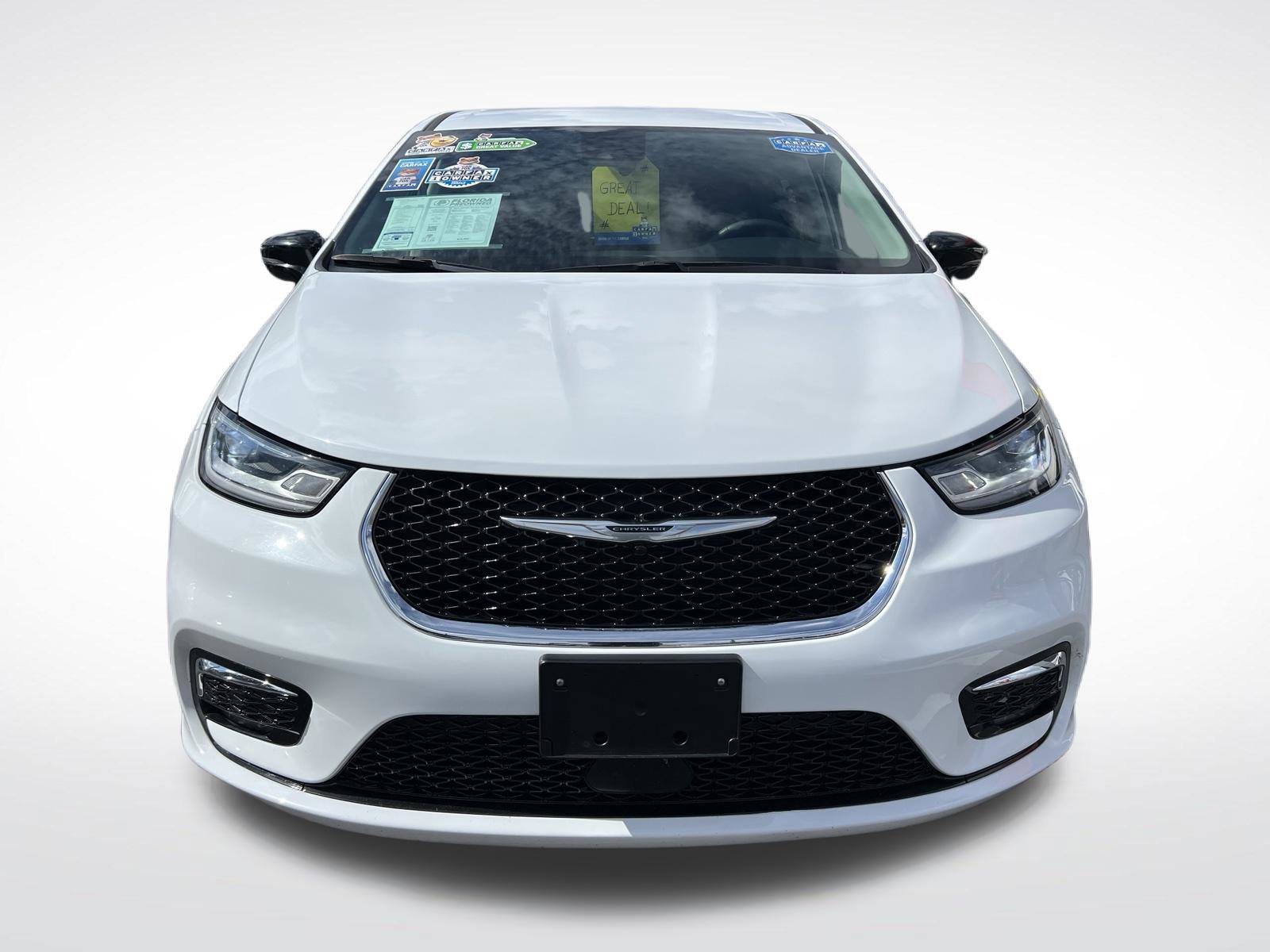 Used 2024 Chrysler Pacifica Touring-L FWD image 2