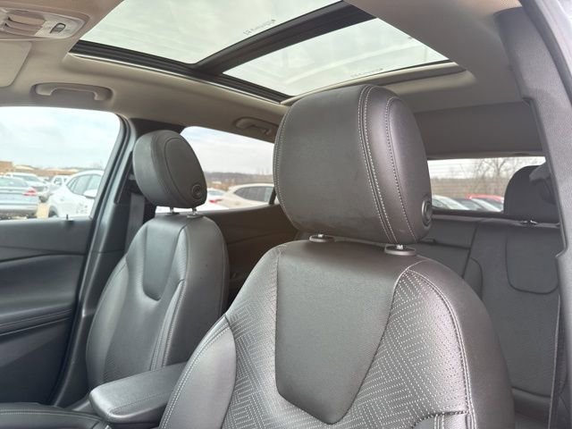 Used 2022 Buick Encore GX Essence w/ Experience Buick Package image 15