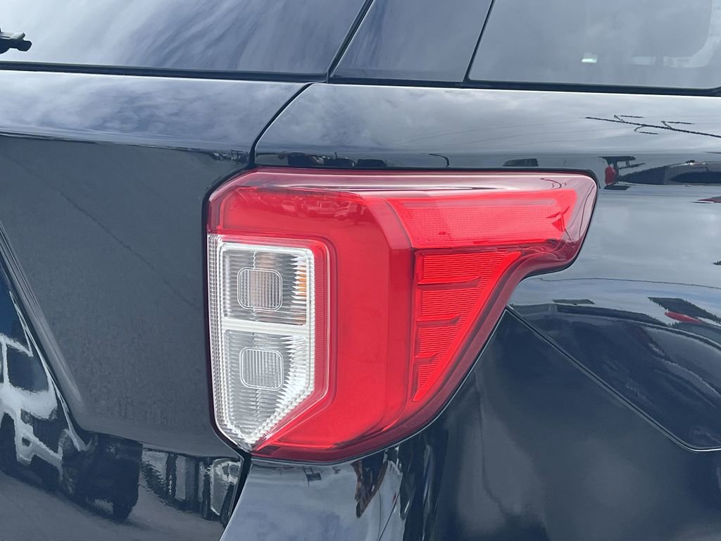 Used 2022 Ford Explorer Limited w/ Equipment Group 301A image 28