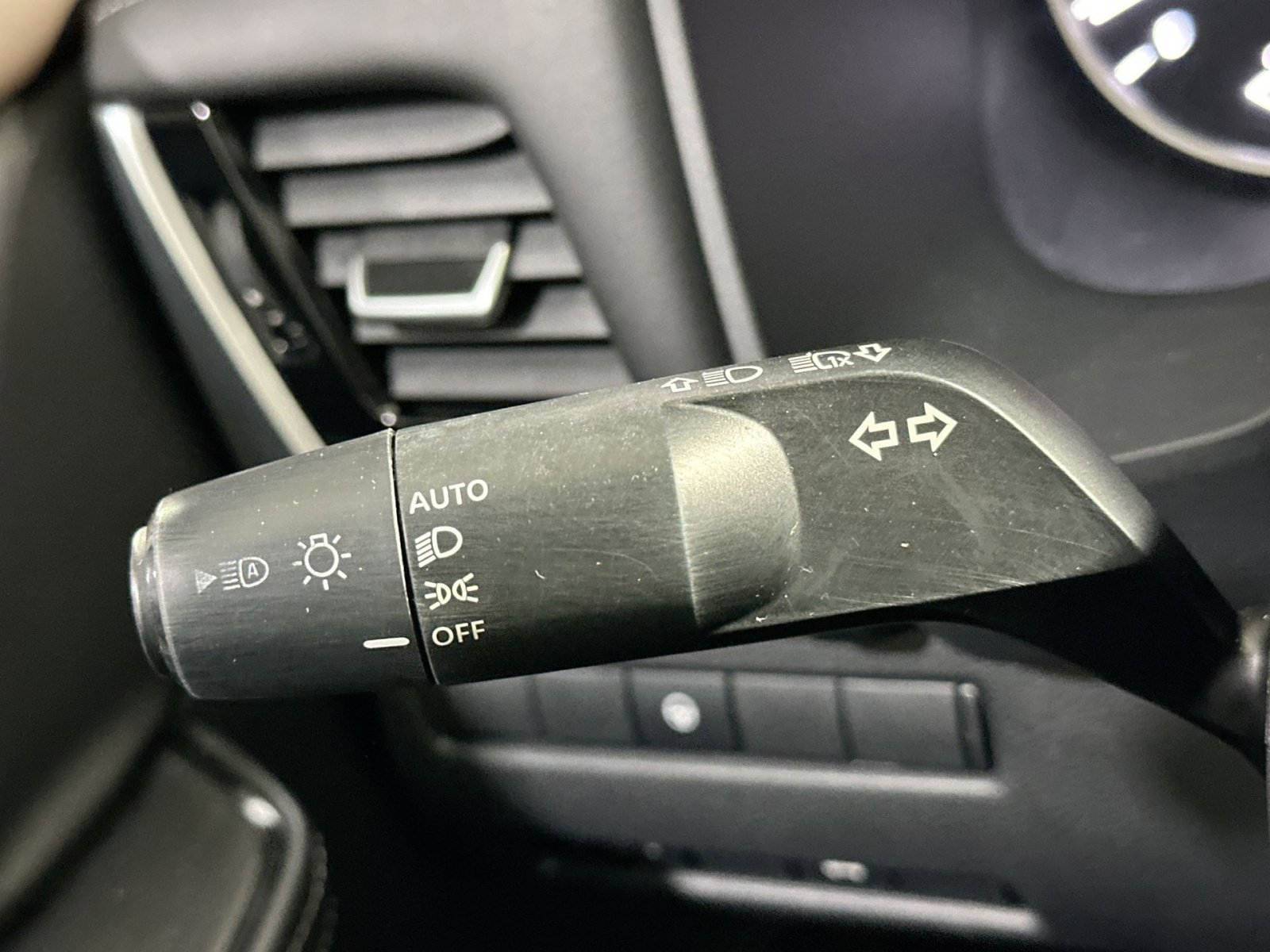 Used 2023 Nissan Rogue SL w/ SL Premium Package image 29