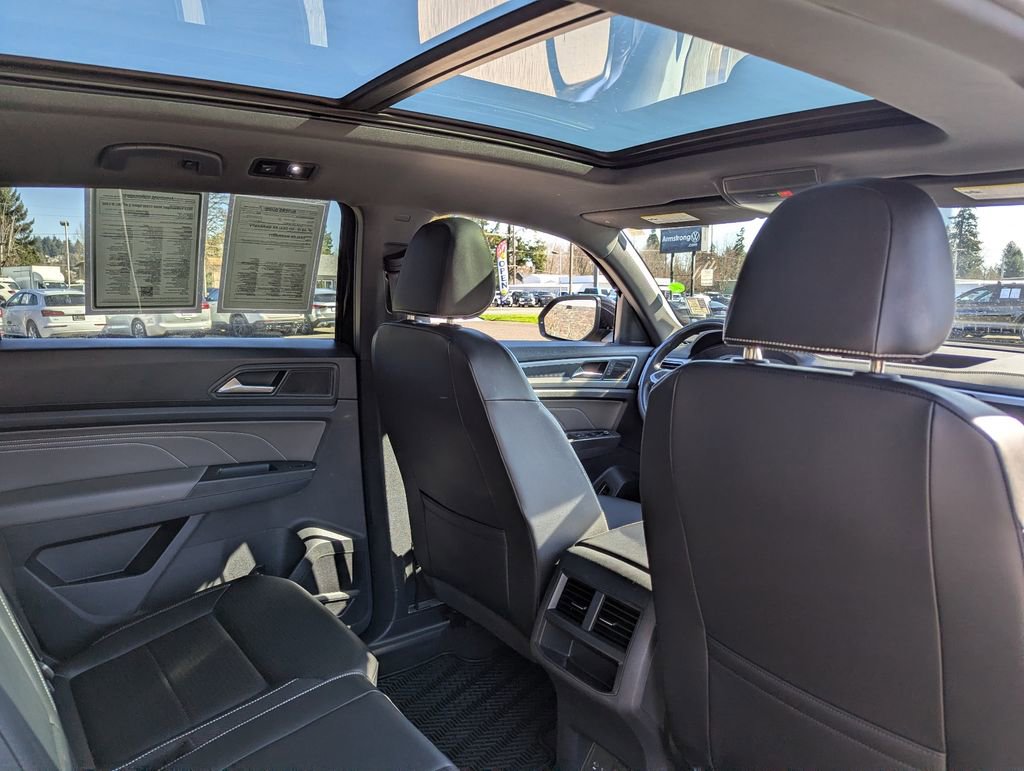 Certified 2022 Volkswagen Atlas Cross Sport SEL R-Line image 33