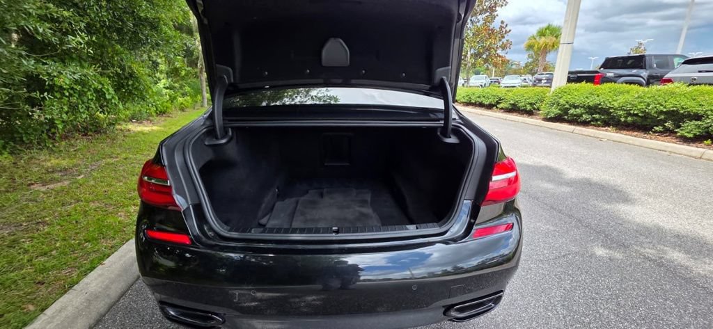 Used 2019 BMW 750i w/ Executive Package RWD image 22