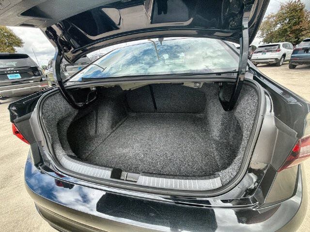 Used 2025 Volkswagen Jetta SE FWD image 24
