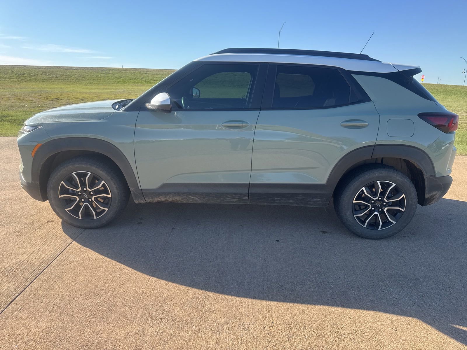 Used 2024 Chevrolet TrailBlazer ACTIV w/ Driver Confidence Package image 2