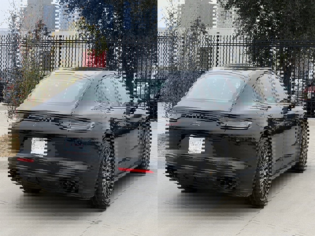 Used 2022 Porsche Panamera Platinum Edition image 4