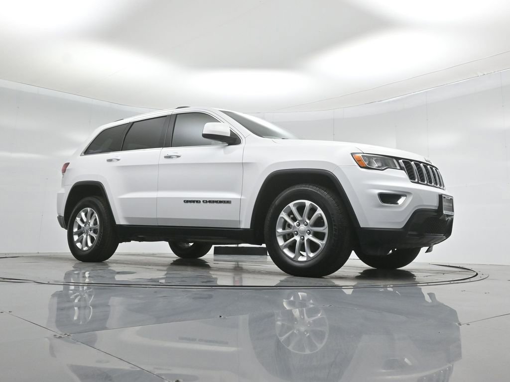 Used 2021 Jeep Grand Cherokee Laredo image 3