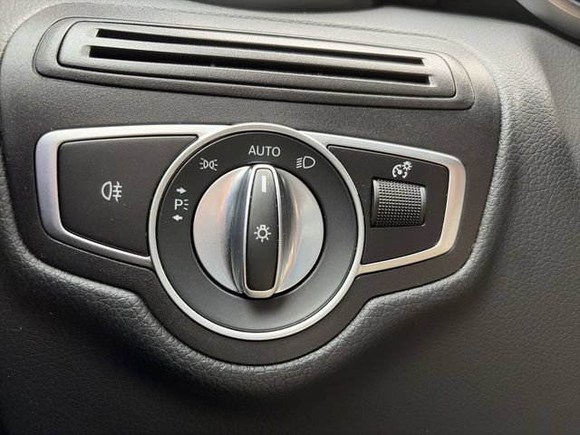 Used 2022 Mercedes-Benz GLC 300 4MATIC image 18