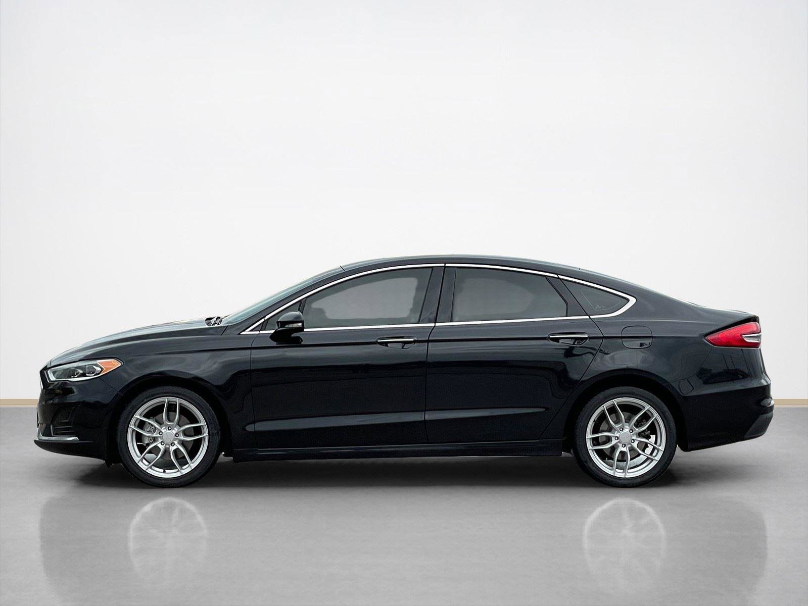 Used 2019 Ford Fusion SEL FWD image 4