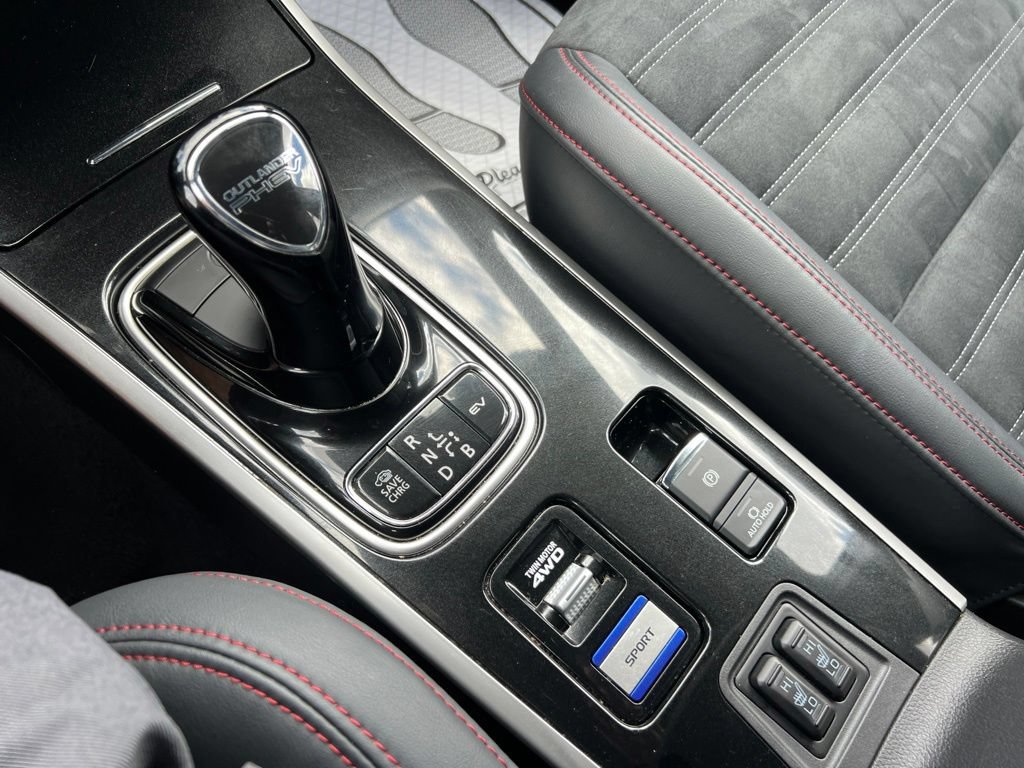 Used 2022 Mitsubishi Outlander GT AWD/4WD image 14