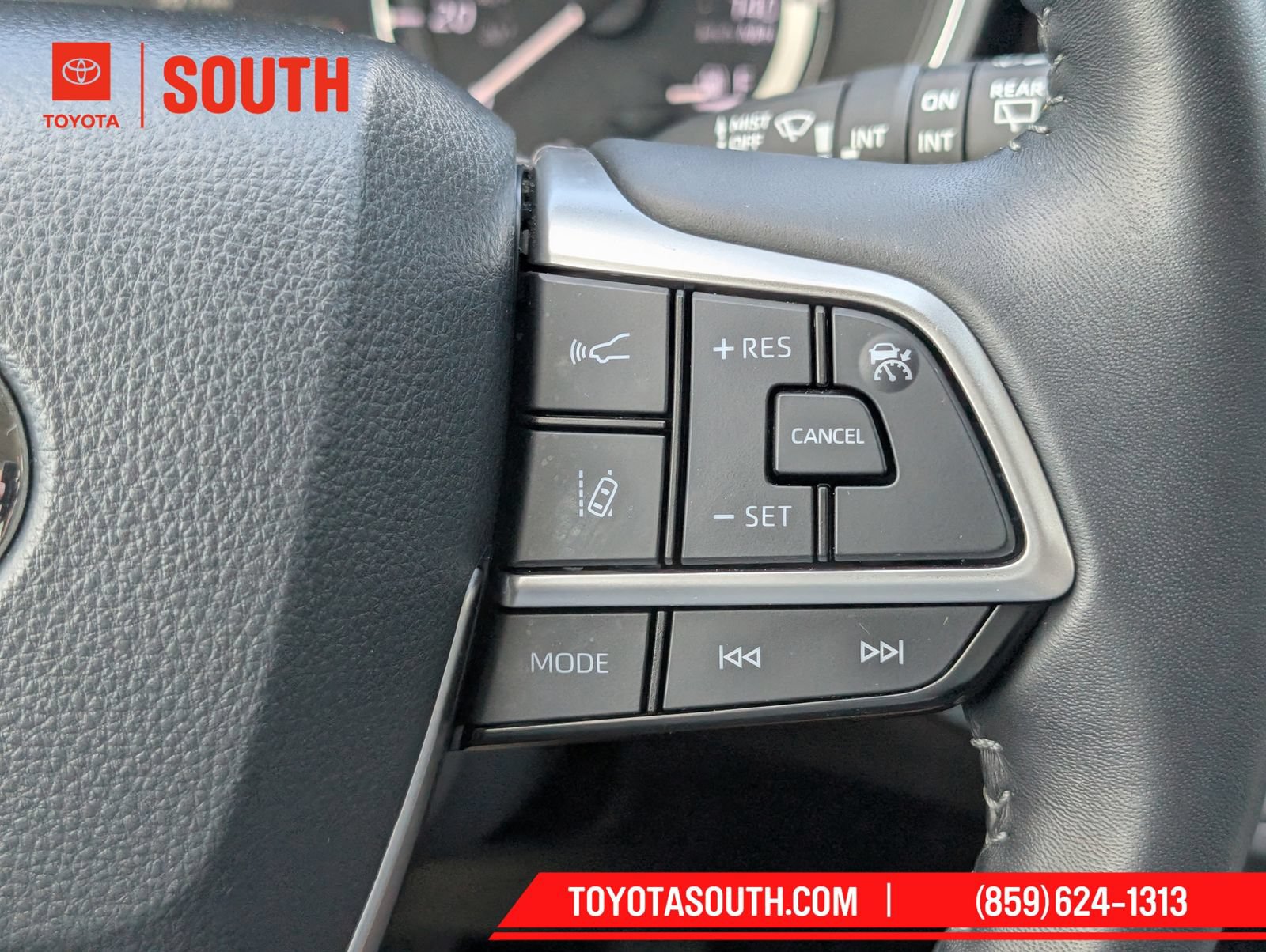 Used 2025 Toyota Highlander XLE AWD/4WD image 20