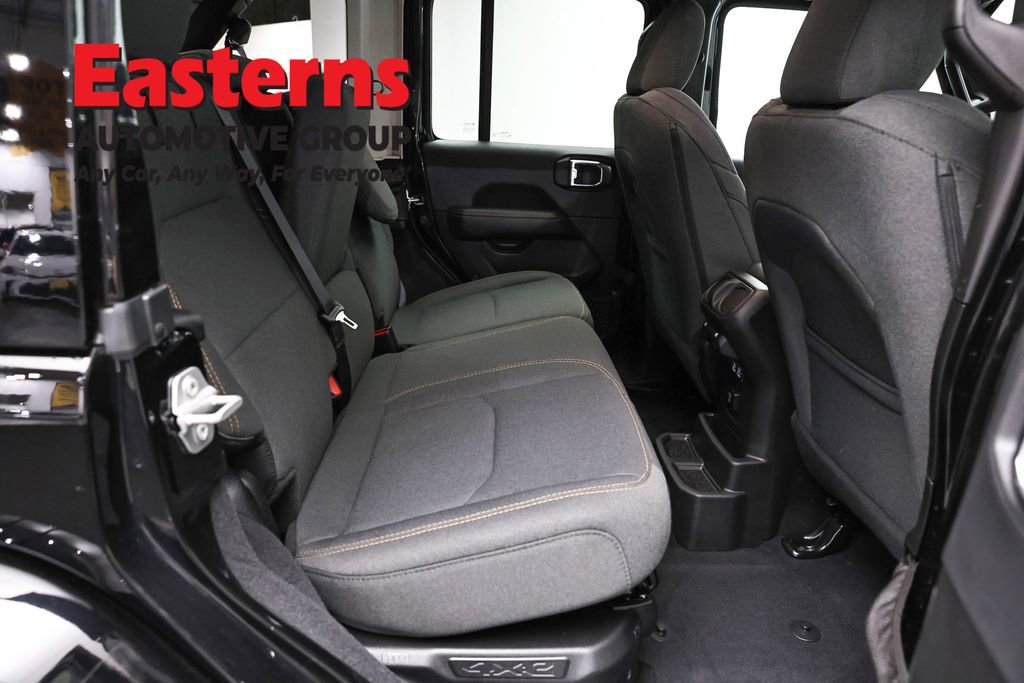 Used 2025 Jeep Wrangler Unlimited Sahara AWD/4WD image 23