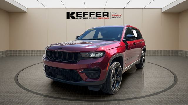 Certified 2023 Jeep Grand Cherokee Altitude AWD/4WD image 1