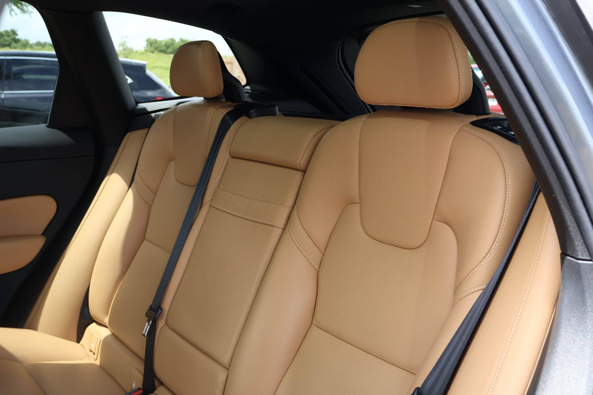 Used 2018 Volvo XC60 T6 Momentum w/ Vision Package AWD/4WD image 13