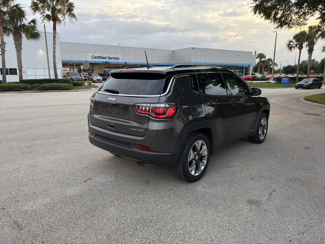 Used 2021 Jeep Compass Limited w/ Sun and Sound Group FWD image 5