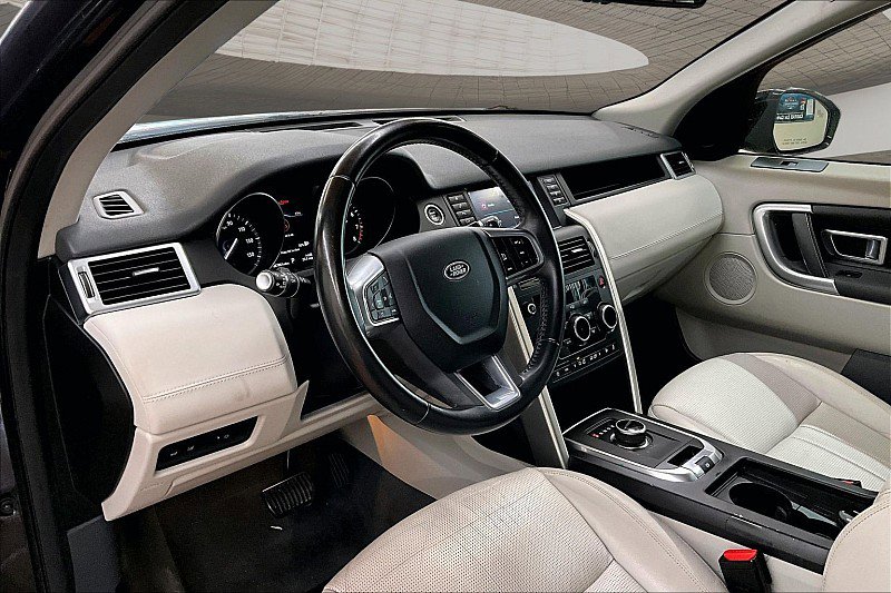 Used 2018 Land Rover Discovery Sport HSE image 13