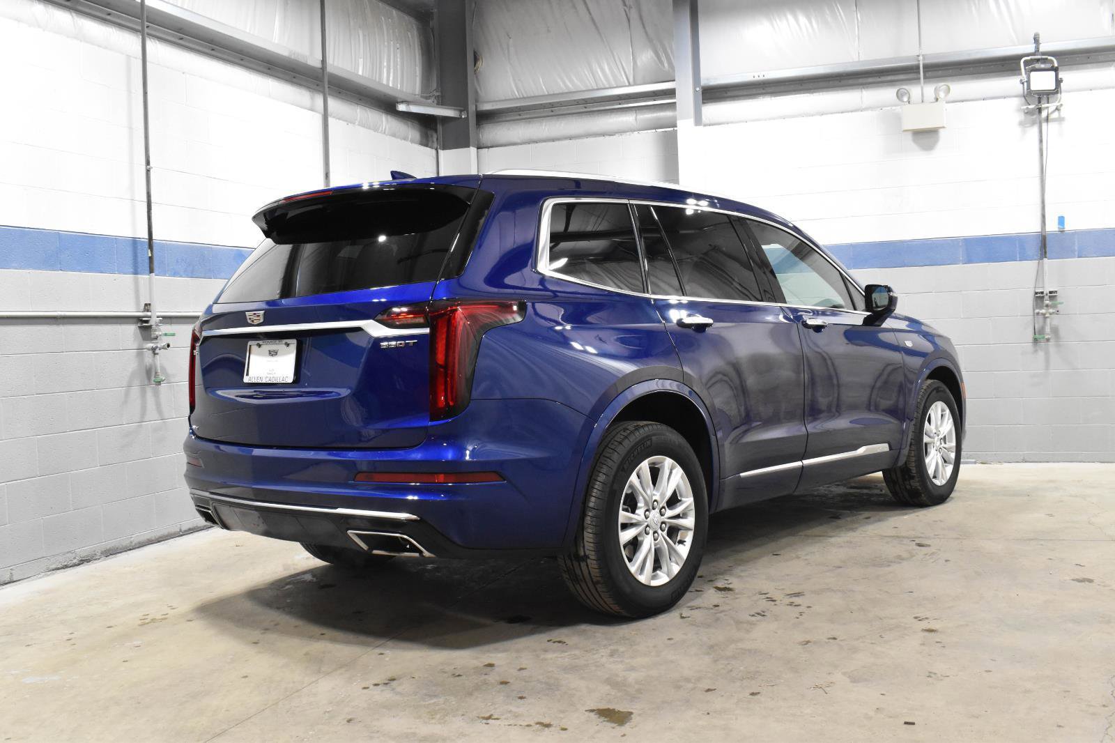 Certified 2025 Cadillac XT6 Luxury AWD/4WD image 31