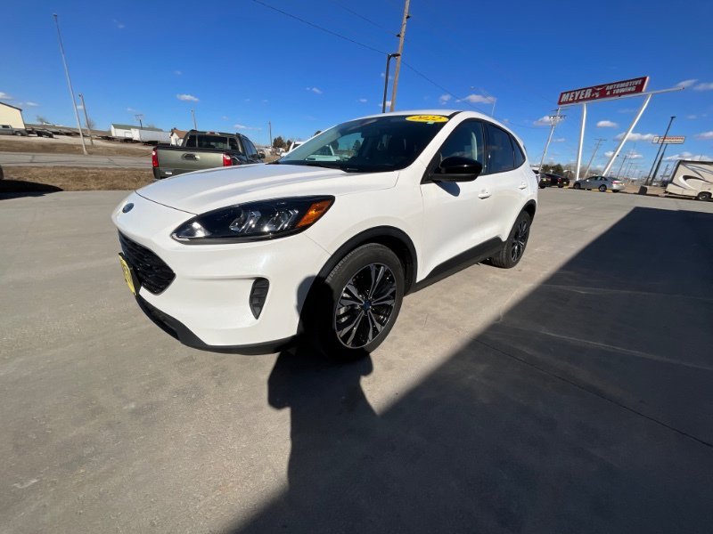 Used 2022 Ford Escape SE w/ SE Sport Appearance Package image 4