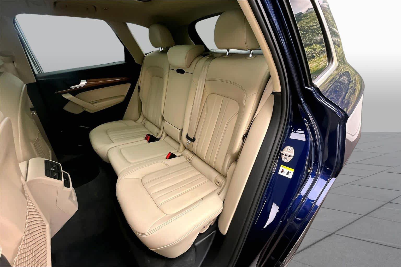 Used 2023 Audi Q5 2.0T Premium w/ Convenience Package AWD/4WD image 21