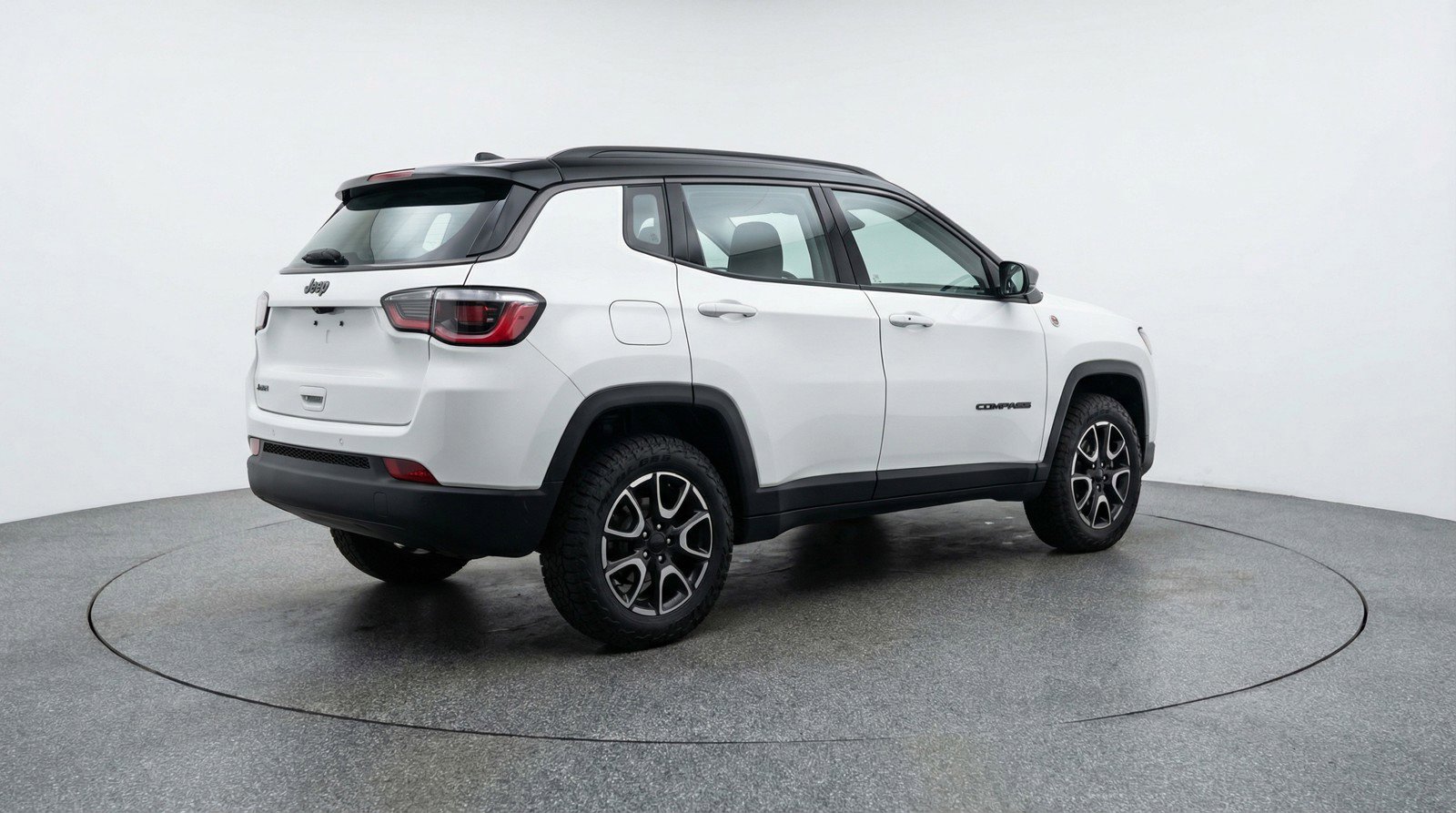 Used 2025 Jeep Compass Trailhawk AWD/4WD image 9