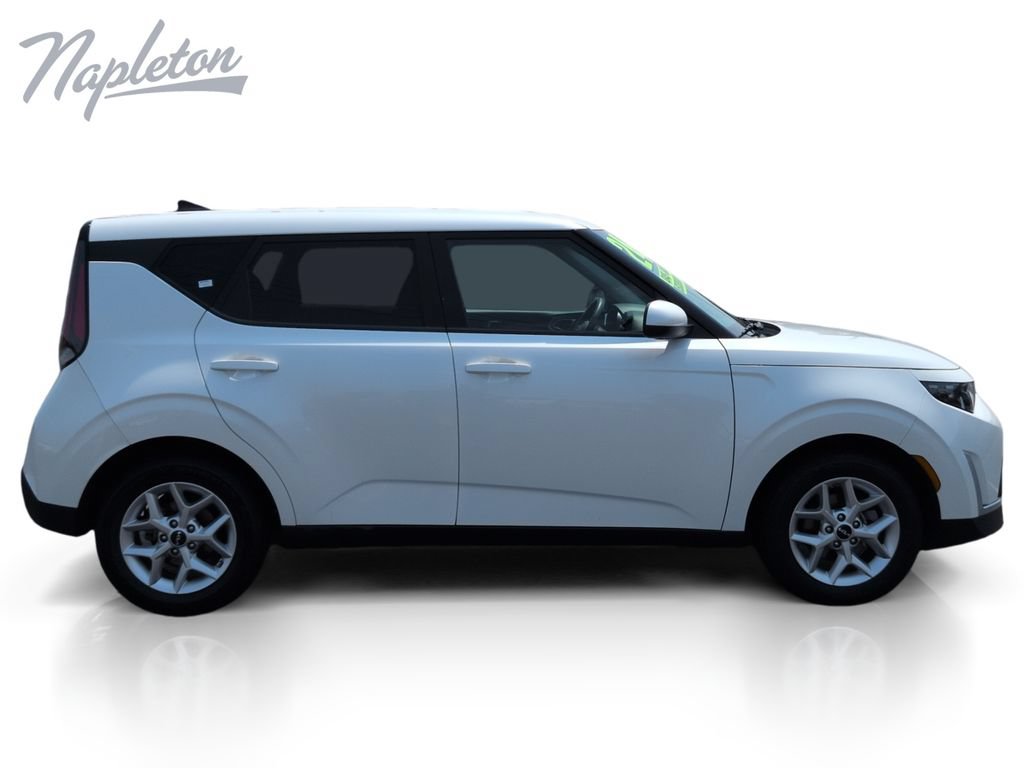 Used 2024 Kia Soul LX w/ Option Group 015 FWD image 7