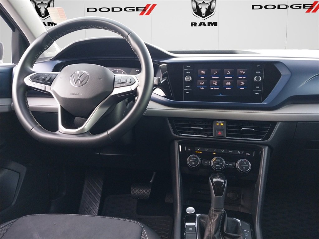 Used 2024 Volkswagen Taos SE w/ Black Wheel Package image 11