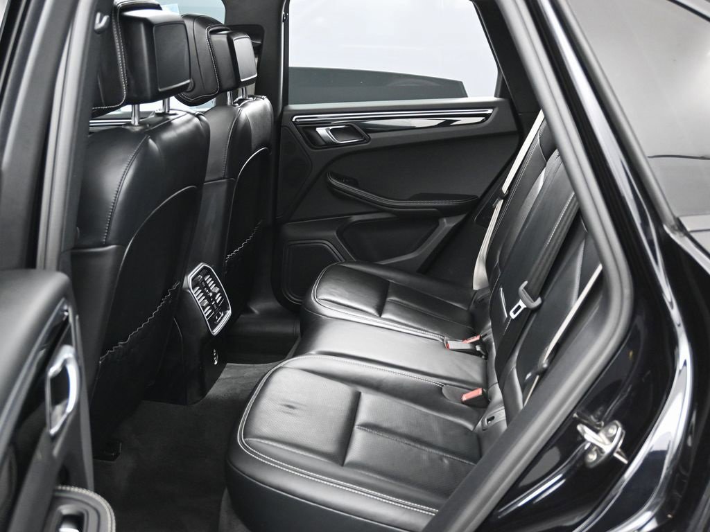 Used 2023 Porsche Macan Turbo image 33