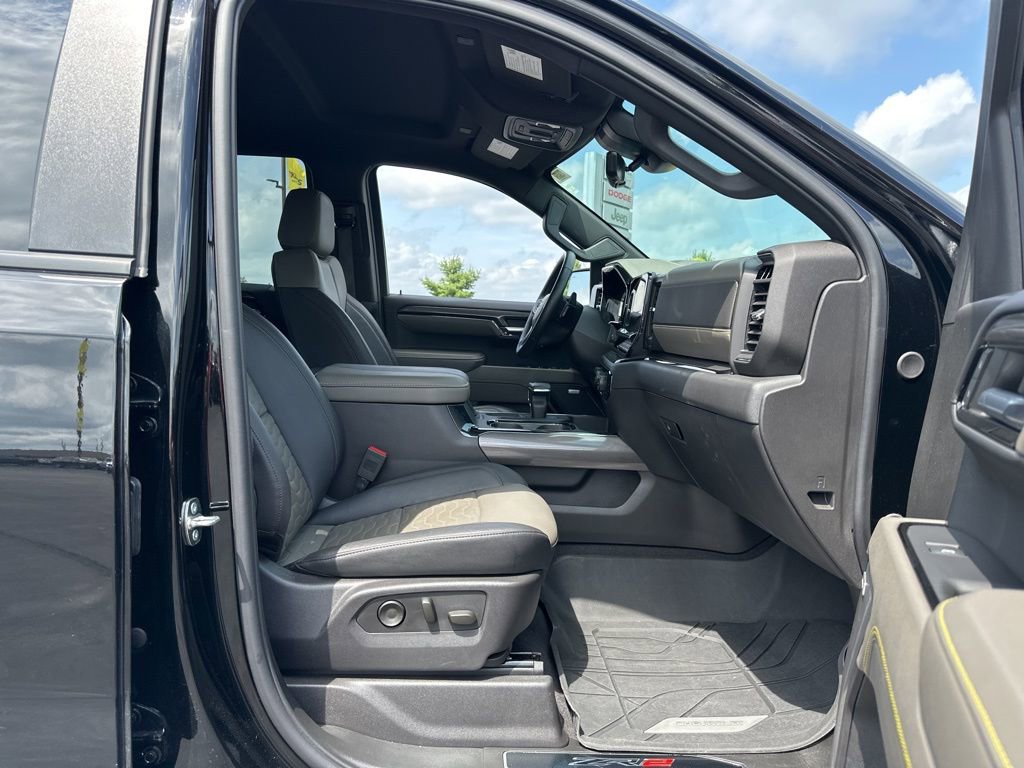 Used 2024 Chevrolet Silverado 1500 ZR2 w/ Technology Package image 35