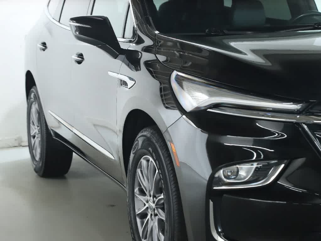Used 2024 Buick Enclave Essence FWD image 6
