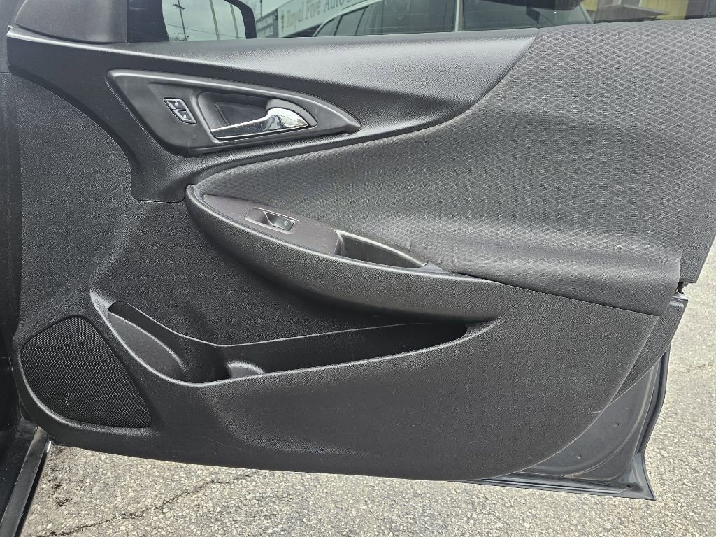 Used 2017 Chevrolet Malibu LT image 40