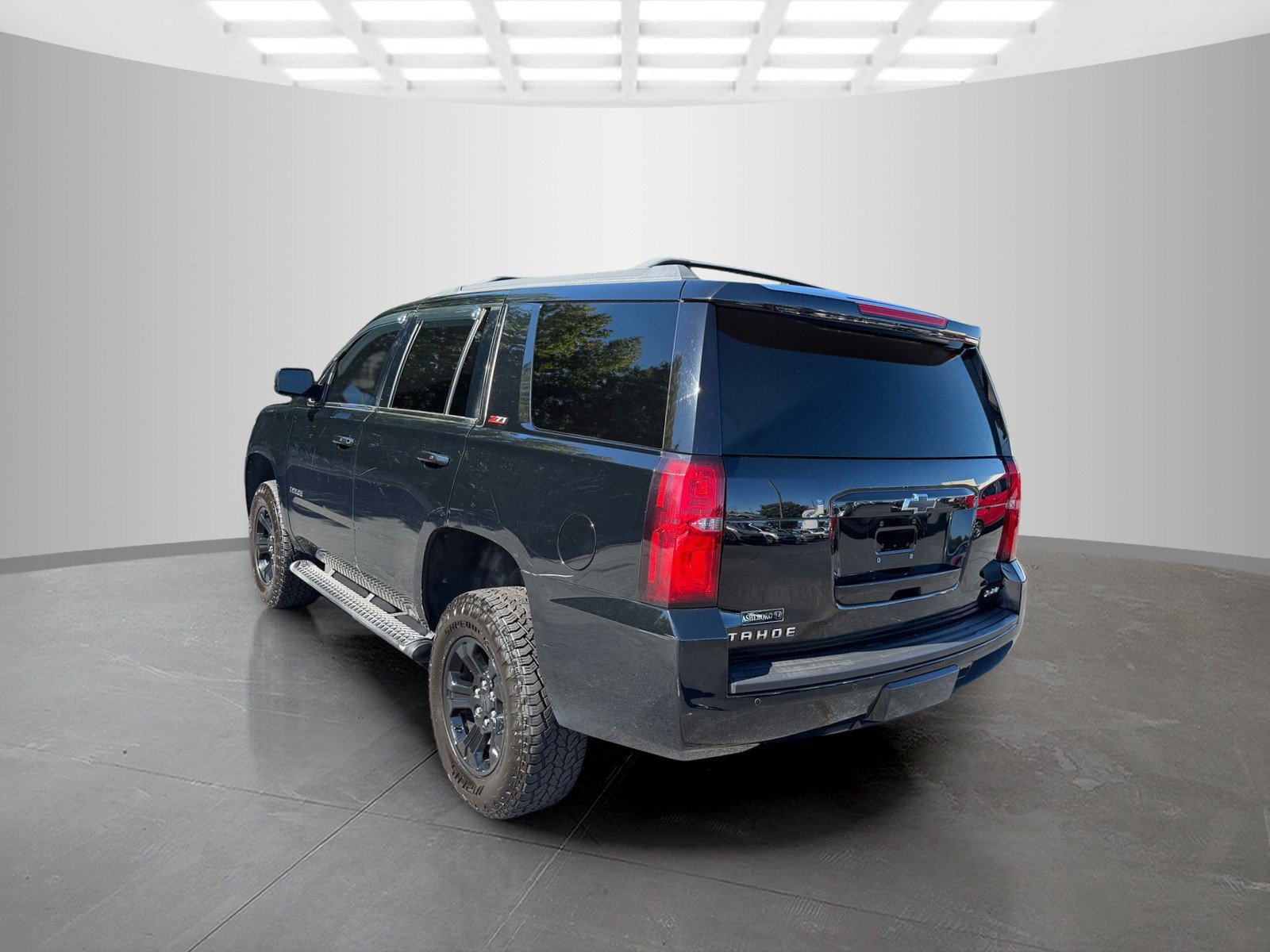 Used 2017 Chevrolet Tahoe LT w/ Luxury Package AWD/4WD image 4