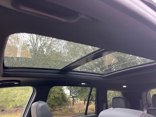 New 2025 Cadillac XT6 Luxury image 31