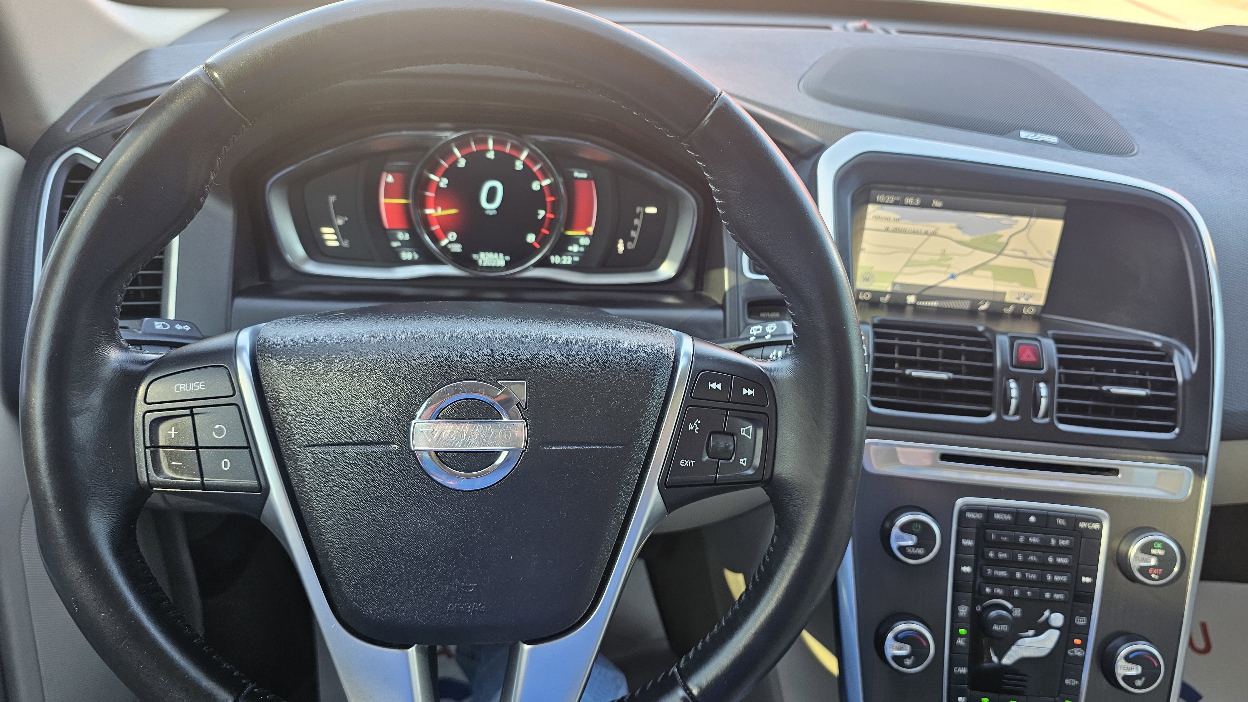 Used 2015 Volvo XC60 T5 Platinum image 45