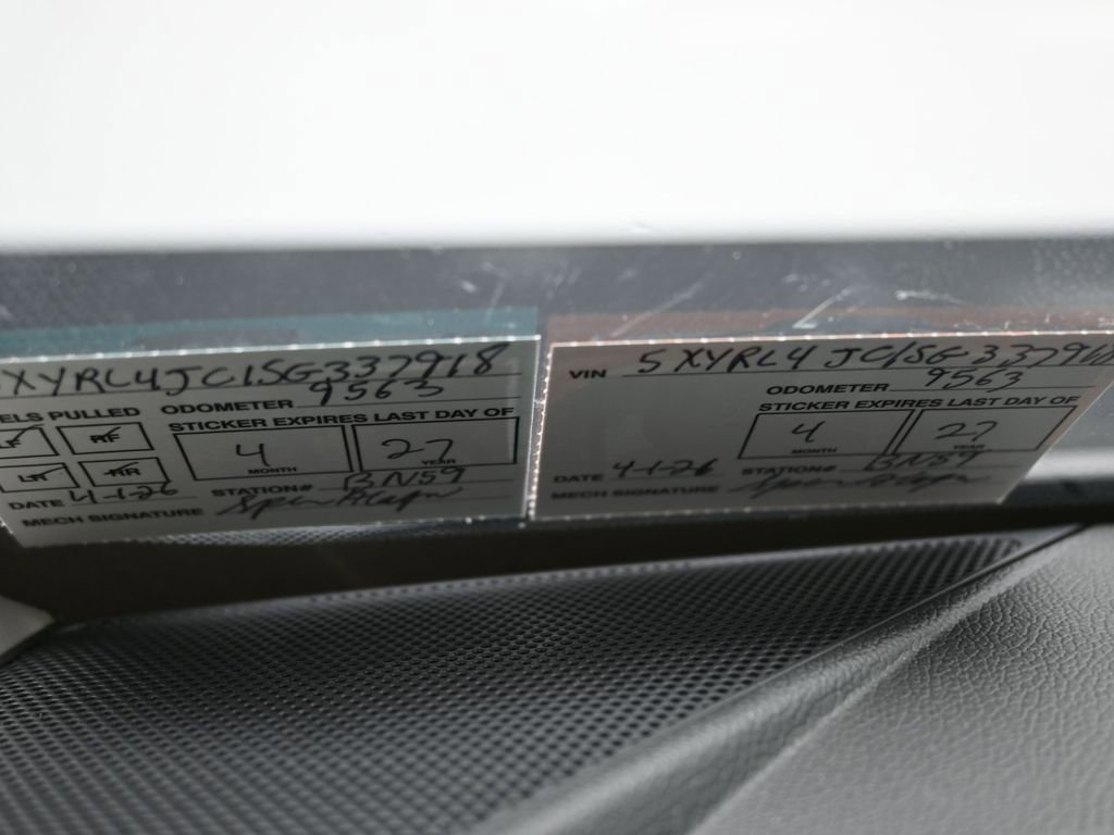 Used 2025 Kia Sorento S image 10