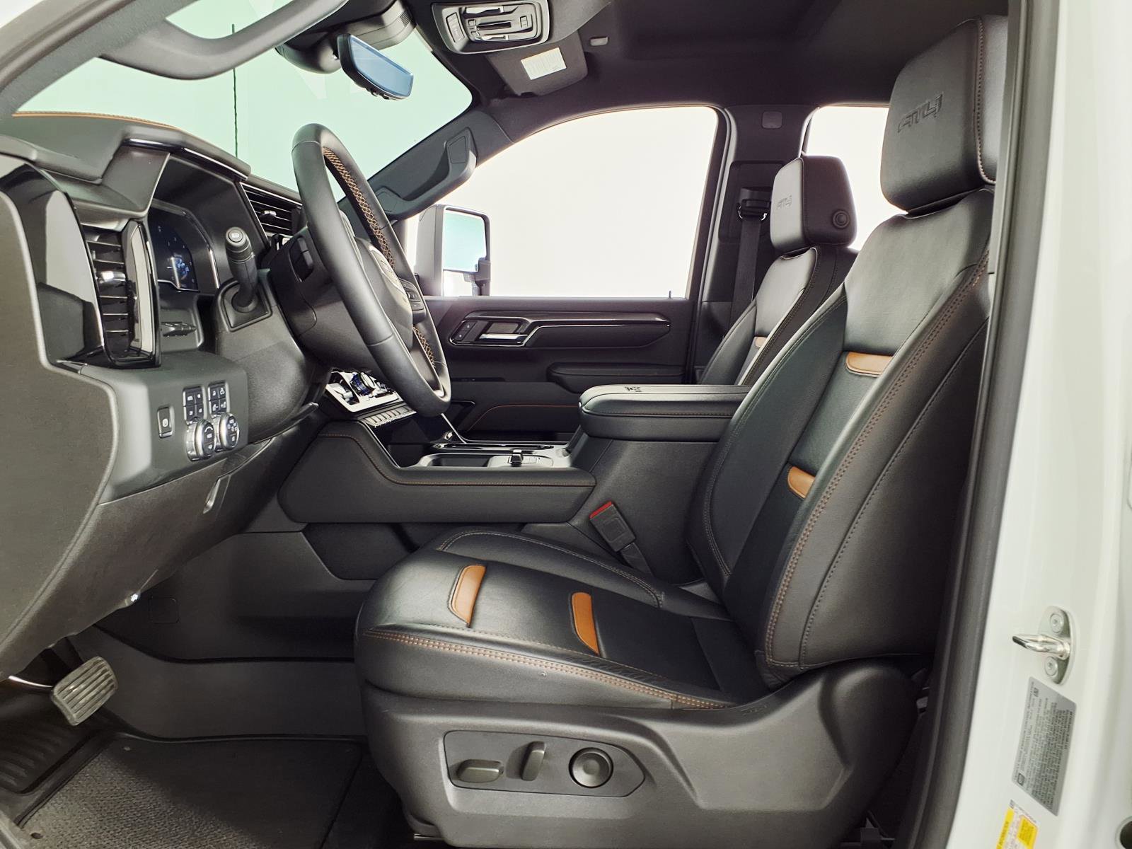 Used 2024 GMC Sierra 2500 AT4 w/ Technology Package AWD/4WD image 17