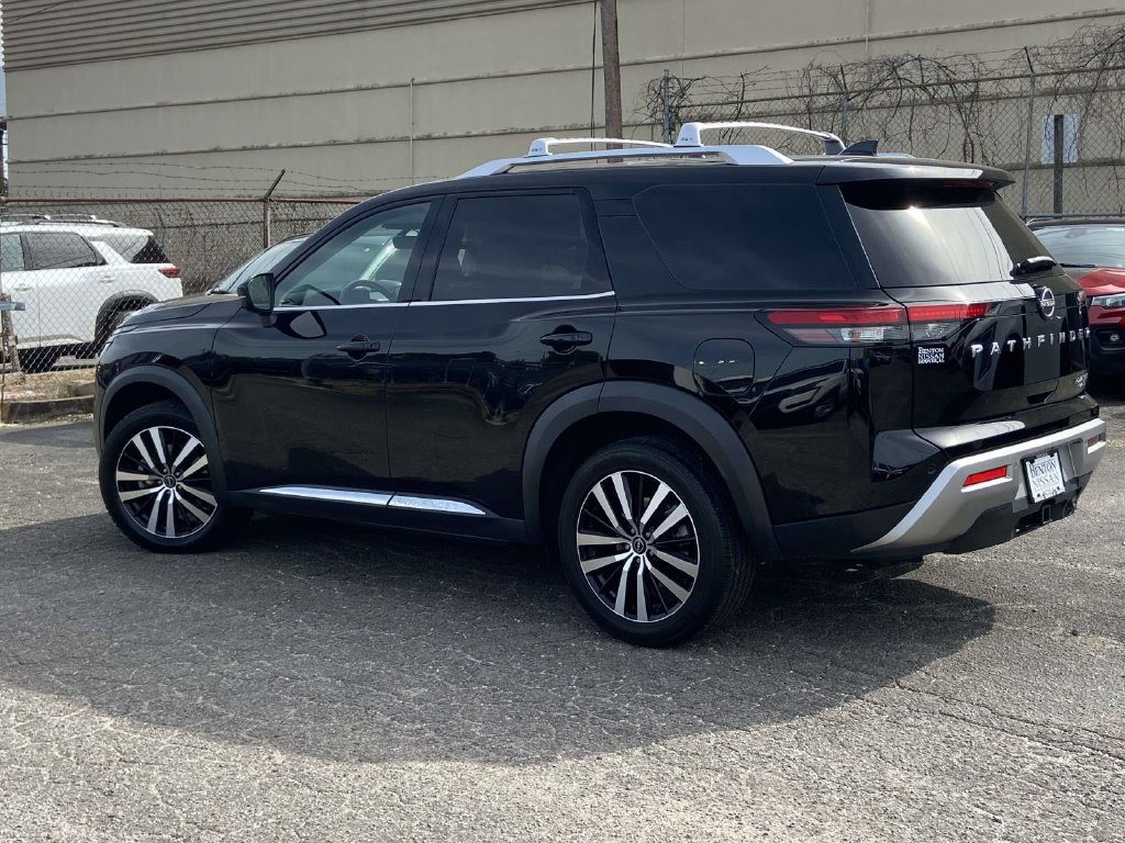 Used 2023 Nissan Pathfinder Platinum AWD/4WD image 6