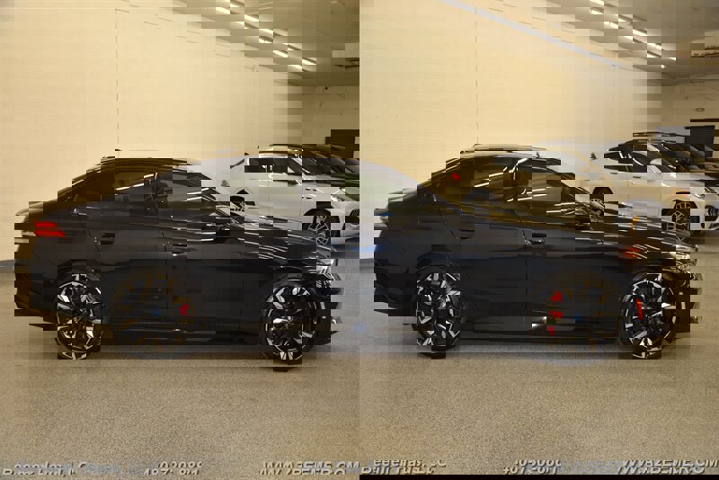 Used 2024 BMW i5 M60 w/ Premium Package image 7