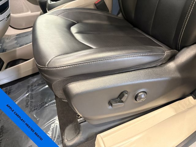 Used 2023 Chrysler Pacifica Touring-L FWD image 11