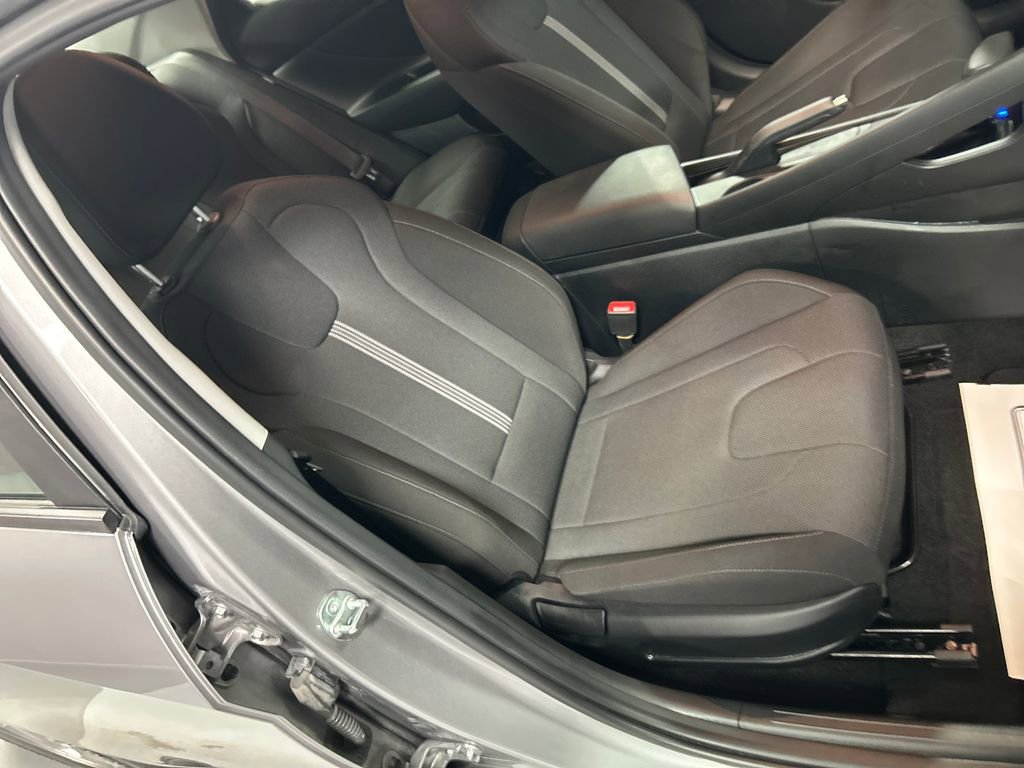 Used 2025 Hyundai Elantra SE image 22
