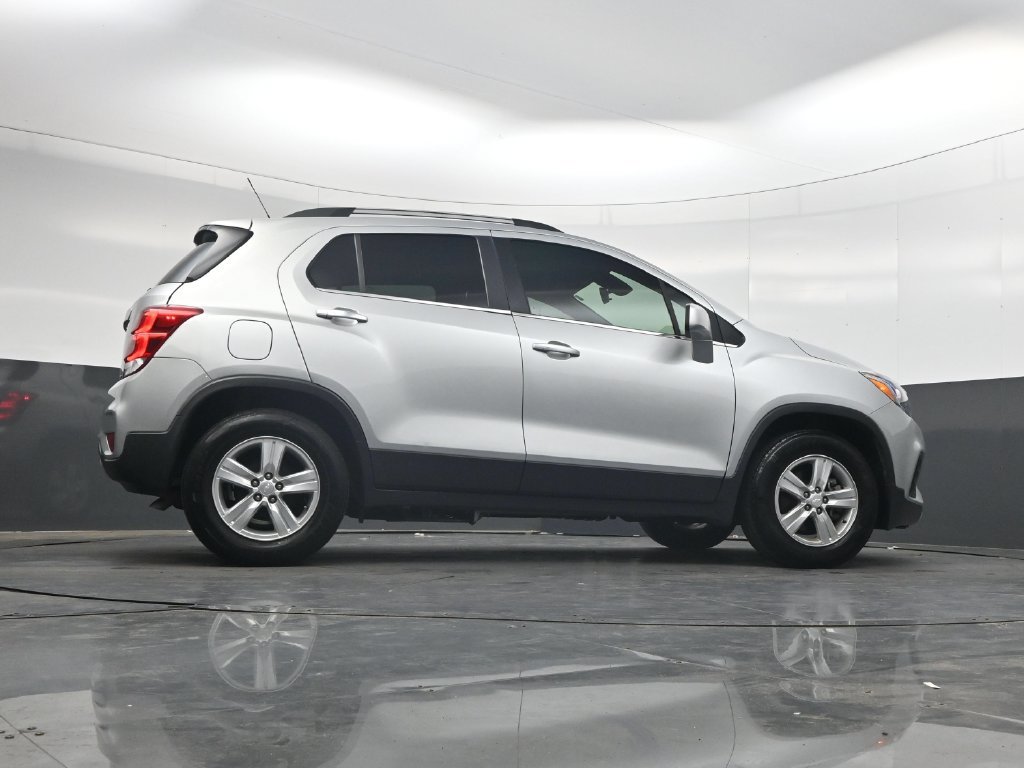 Used 2020 Chevrolet Trax LT w/ LT Convenience Package FWD image 34