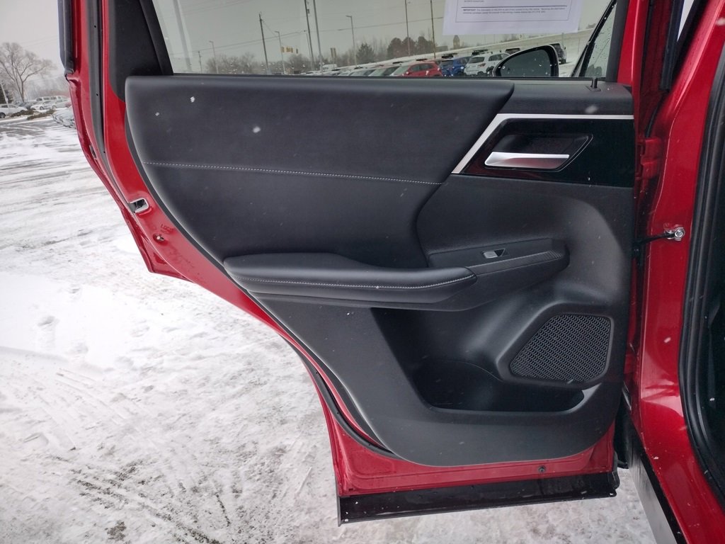 Used 2024 Mitsubishi Outlander SE Black Edition image 12