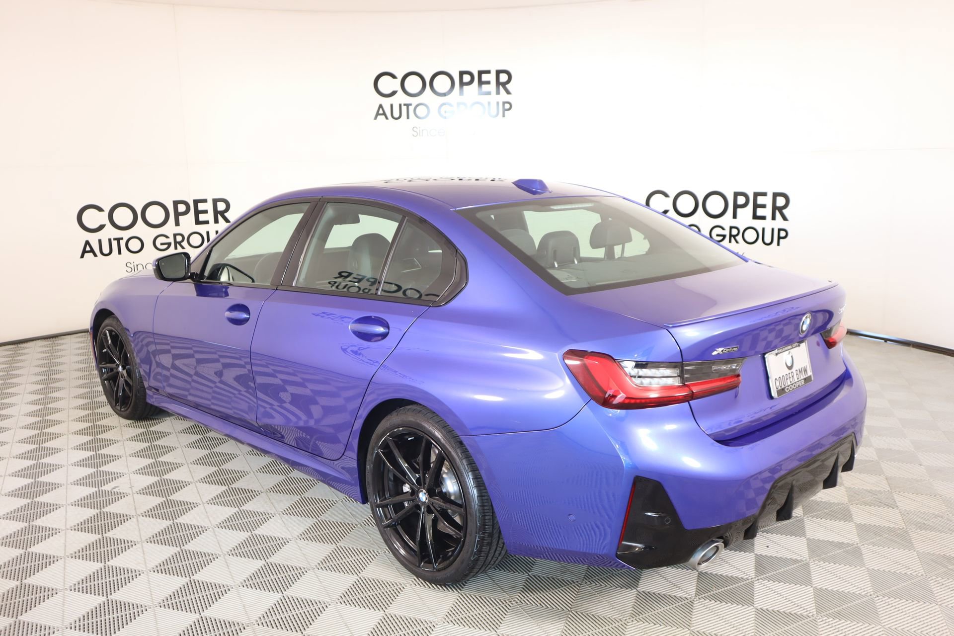 Used 2023 BMW 330i xDrive Sedan w/ M Sport Package image 21