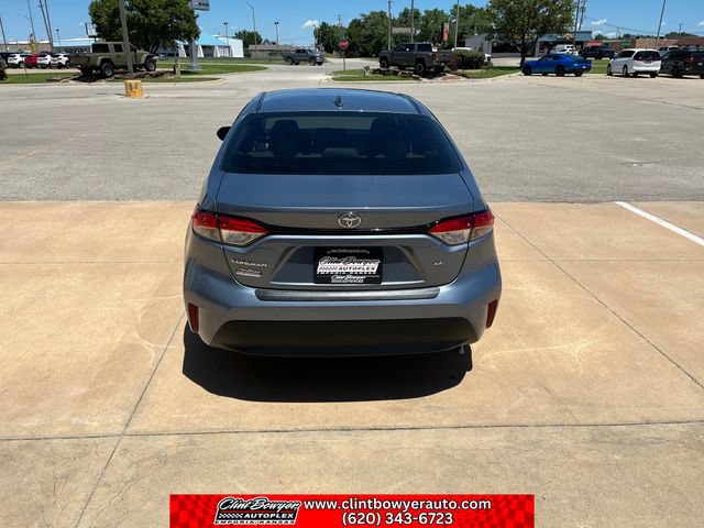 Used 2025 Toyota Corolla LE w/ Convenience Package FWD image 4