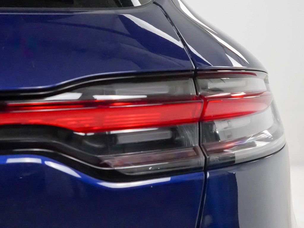 Certified 2025 Porsche Macan image 12