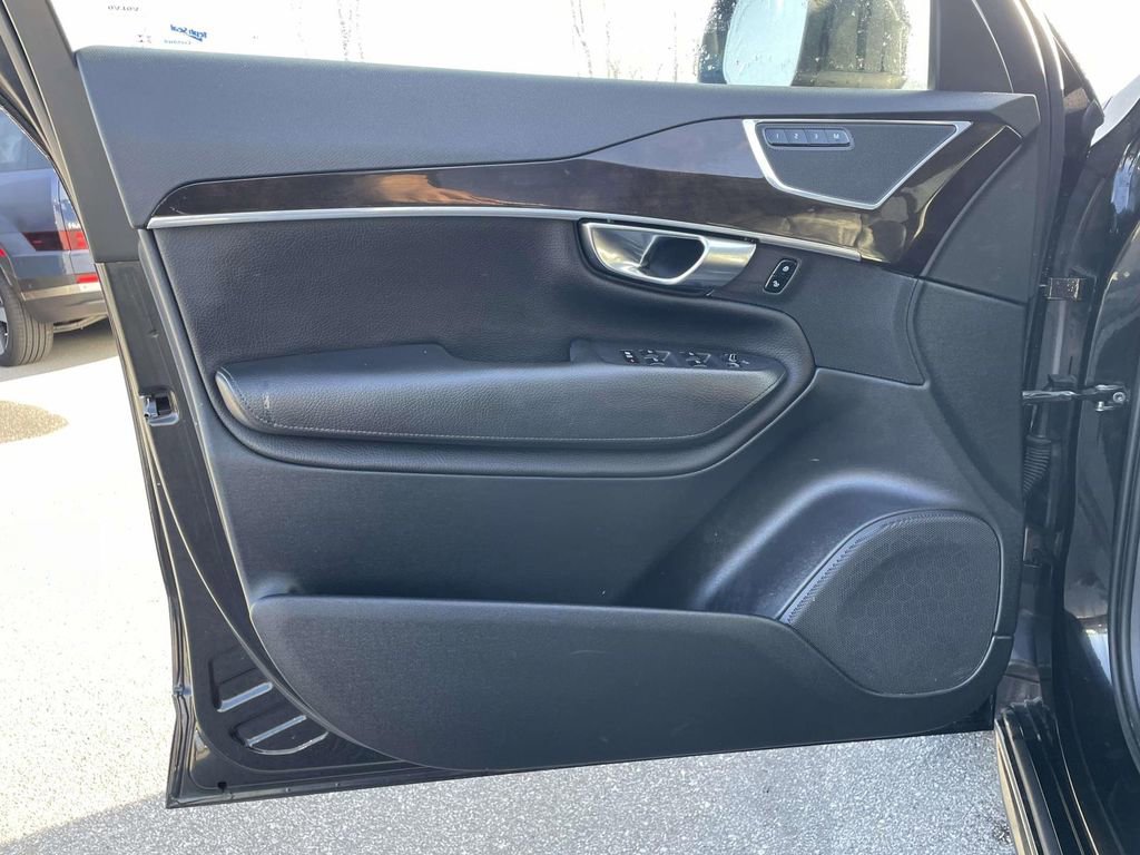 Used 2019 Volvo XC90 T6 Momentum w/ Advanced Package image 6